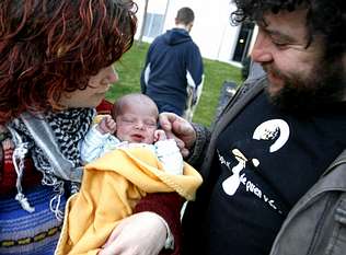 Madres de Lugo y A Coruña prefieren dar a luz en Asturias