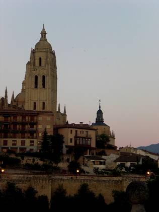 ENCANTADORA SEGOVIA