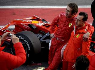 Rossi vuela con el nuevo Ferrari y se queda a solo tres décimas del récord de Montmeló