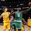 Los Lakers consiguen la primera victoria