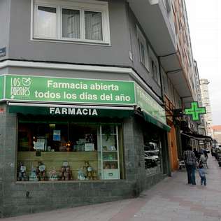 Multan a una farmacéutica de A Coruña tras sufrir un atraco
