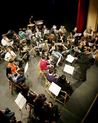 La Banda Municipal de Viveiro pone música al fin de año