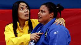 Maria Altheman Suelenn, yudoca brasile�a, consolada tras perder su combate. FOT�GRAFO: KIM KYUNG-HOON | REuters