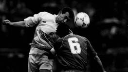 Zoran Maric remata de cabeza (1992). FOTÓGRAFO: ANTONIO HERNÁNDEZ