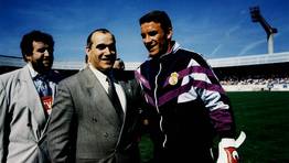 El expresidente de la SD Compostela con el betanceiro Paco Buyo, exportero del Real Madrid. FOTÓGRAFO: MERCE ARES