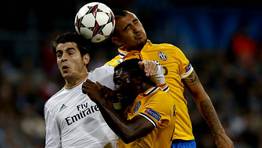 Morata lucha por la pelota con Vidal y Asamoah. FOT�GRAFO: JuanJo Mart�n | Efe