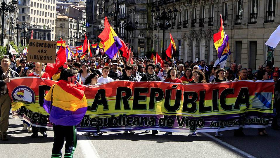 Manifestación del 14 de abril [52º Aniversario de la II República] 