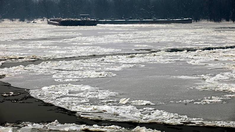  Nevadas y vientos causan más de 600 muertos en TODA Europa. Ola de Frío Siberiano. - Página 2 E_120209-202416