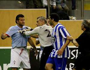 El encuentro también vivió momentos de tensión. 