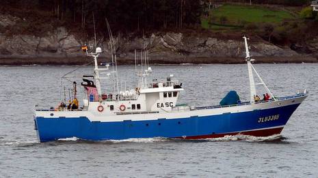 Imagen del "Flecha", palangrero del Gran Sol que este año es la nave capitana en la procesión marítima de Celeiro CEDIDA