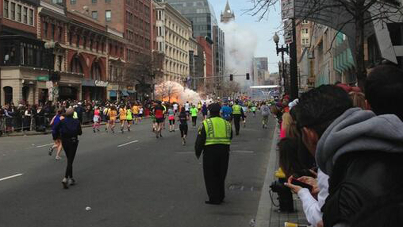 Tres muertos y más de 180 heridos tras varias explosiones en la meta del maratón de Boston Boston2_xxl