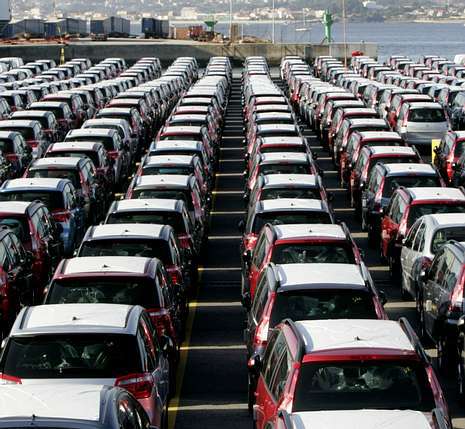 Las ayudas a la compra de coches amortiguan el desplome del sector