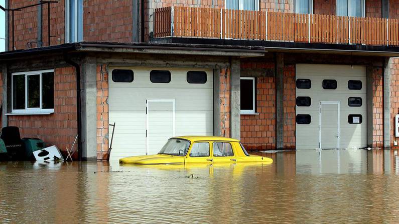 Las inundaciones de Bosnia condenan a la población a un nuevo éxodo Efe_20140520_145436586