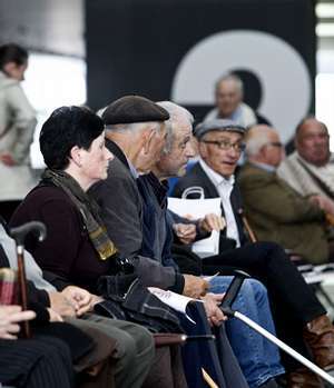 La edad media de la población gallega sube 2 años por la caída de la natalidad