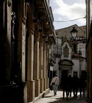 Renfe fleta un tren hotel para acercar el Camino a los turistas