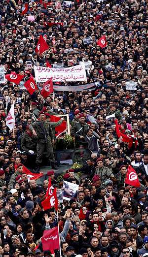Túnez, paralizada por una huelga, despide al opositor asesinado G9P24F1