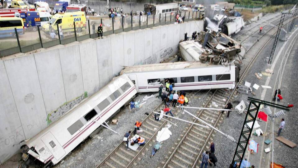 79 muertos y más 130 heridos tras descarrilar un tren en Santiago de Compostela (Spain) Efe_20130724_195919990