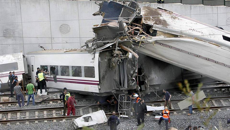 79 muertos y más 130 heridos tras descarrilar un tren en Santiago de Compostela (Spain) Efe_20130724_195919678