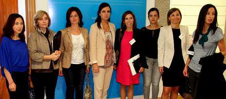 La presidenta del Parlamento, Pilar Rojo, recibió a la directiva de la asociación Executivas de Galicia. 