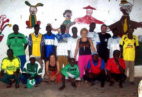 Parte de los artículos donados ya han sido entregados a jóvenes de Guinea-Bisáu por Miradas al Mundo. 