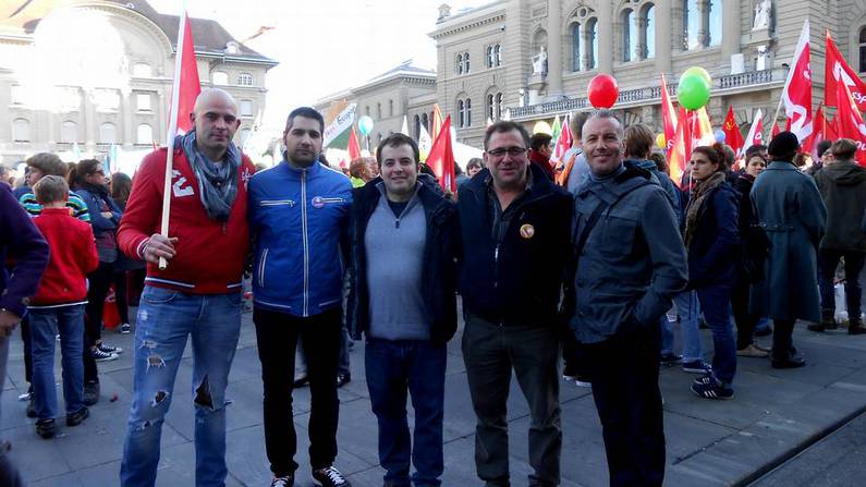 Emigrantes gallegos adscritos a Unia, en la manifestación de Berna. 