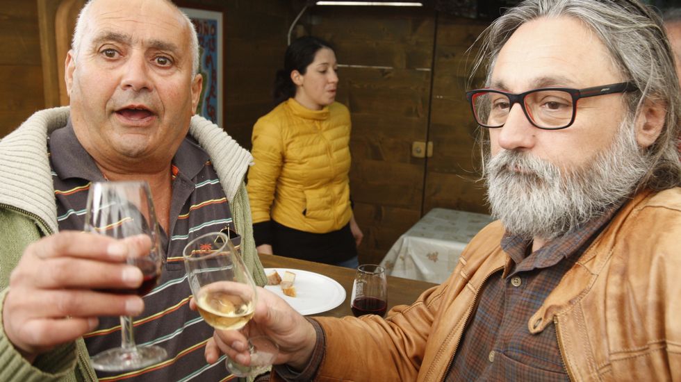 Público el sábado en la carpa de las bodegas participantes en la edición 35 de la Feira do Viño de Chantada