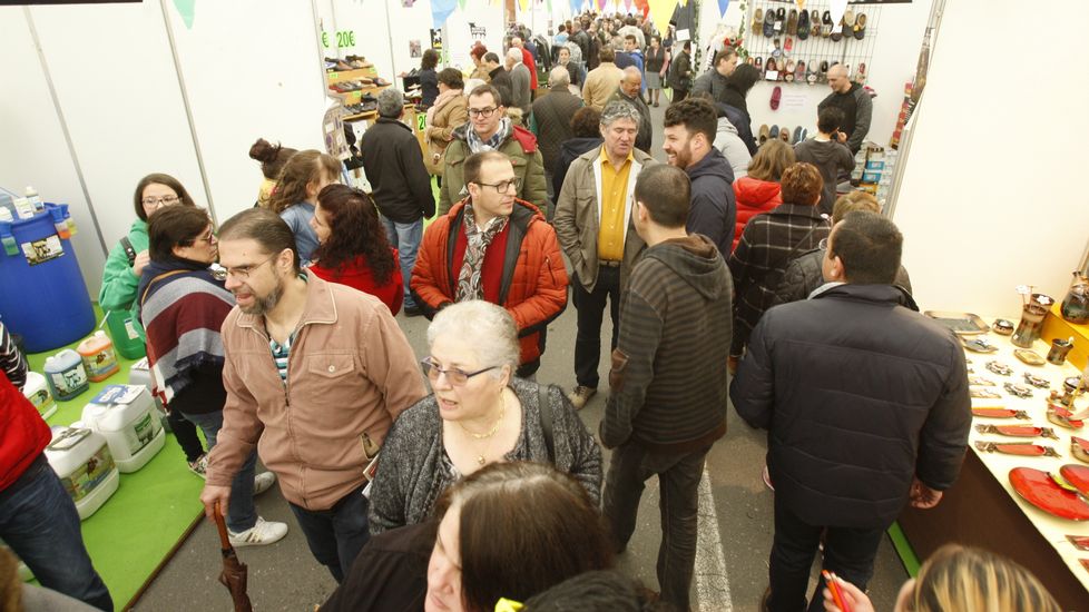 Vecinos y visitantes llenan el recinto de la Feira do Viño de Chantada