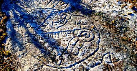 Al petroglifo de Chao dos Petos de Oleiros se le atribuye una antigüedad superior a los 4.000 años. 